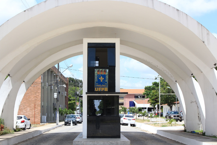 UFPB abre concursos com 11 vagas e salários de até R$ 11 mil para professores