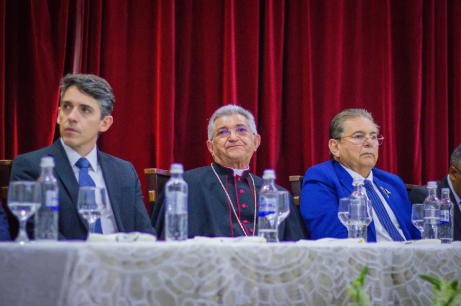 Dom Dulcênio recebe títulos de cidadão paraibano e campinense