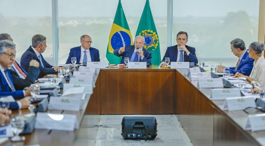 Chefes dos Três Poderes discutem aumento de penas a crimes ambientais