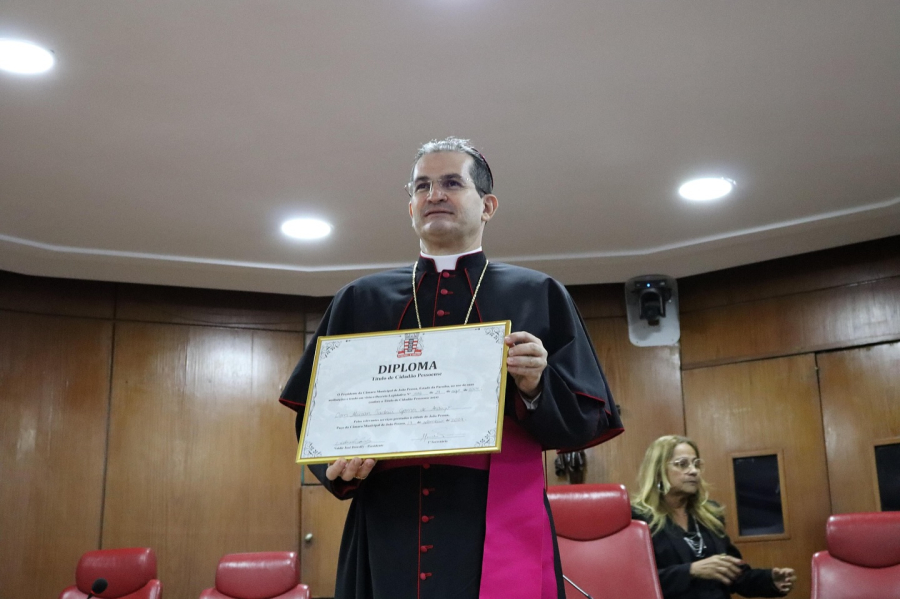 Dom Alcivan Tadeus Gomes de Araújo recebe o Título de Cidadão Pessoense