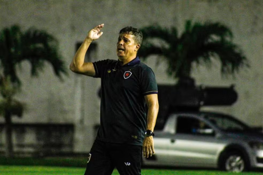 Demitido: Evaristo Piza não é mais téncico do Botafogo-PB