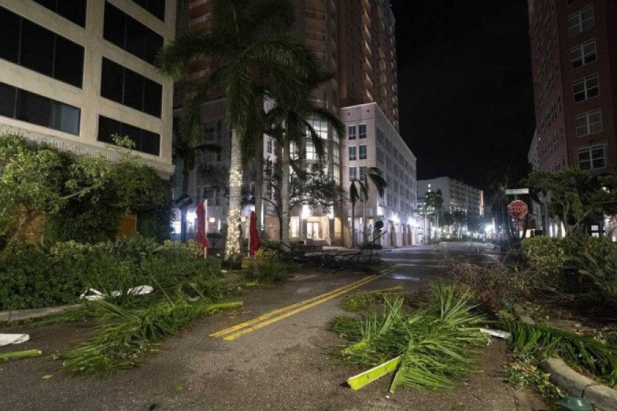 Furacão Milton chega à Flórida destruindo casas e provocando inundações