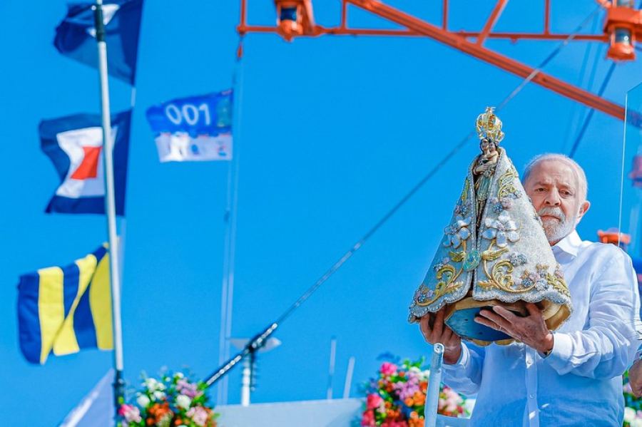 Presidente Lula participa da romaria fluvial do Círio de Nazaré