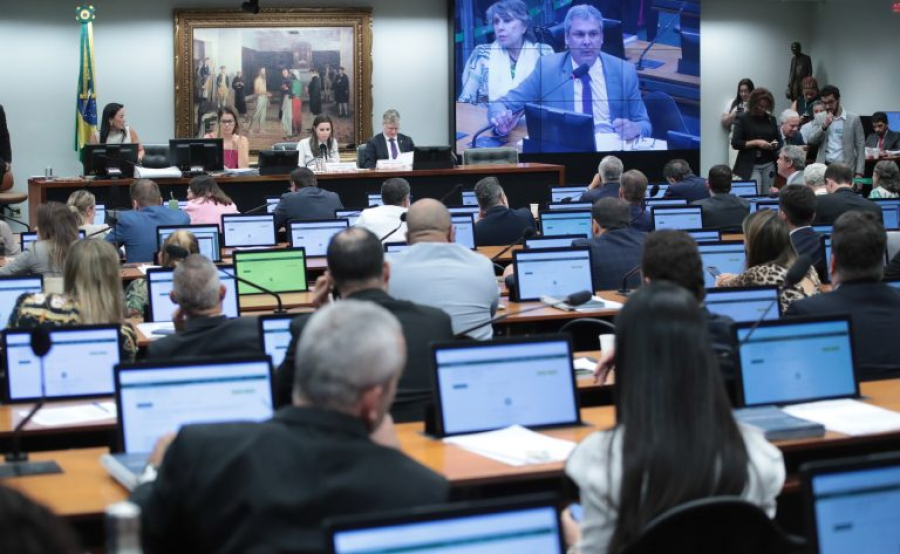 CCJ aprova proposta que permite ao Congresso suspender decisão do STF