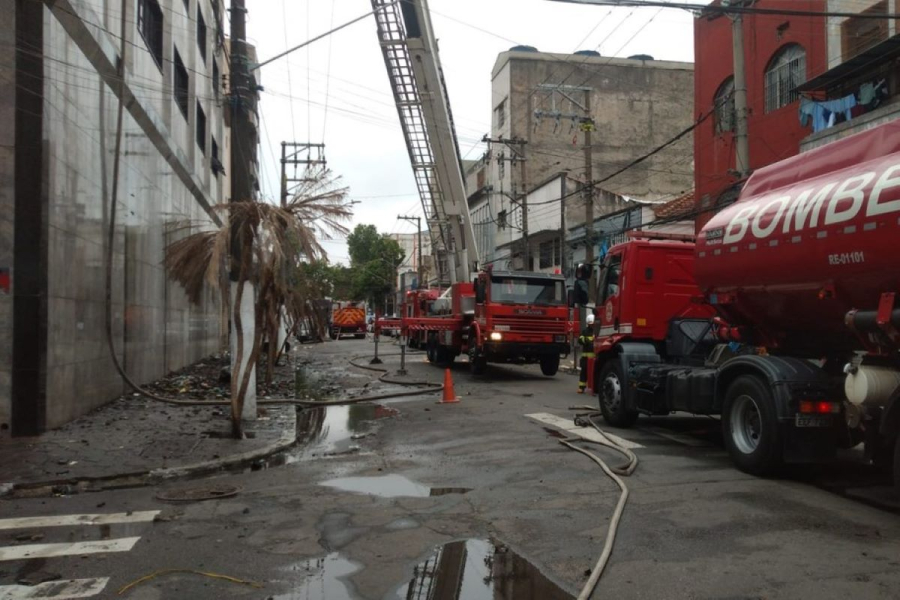 Incêndio atinge Shopping 25 do Brás, no Centro de São Paulo