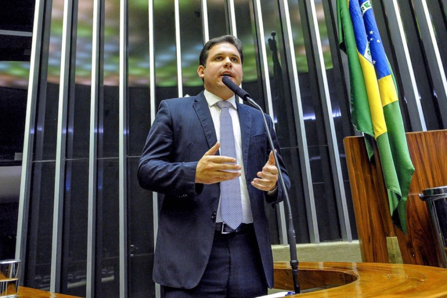 União Brasil decide apoiar Hugo Motta, e Elmar sinaliza desistência de eleição na Câmara